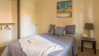 Estancia bedroom with natural lighting and large closet space